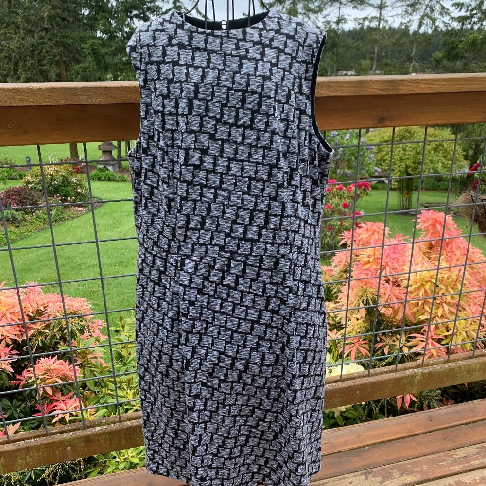 Nine West Ladies size XL Black-White-Grey Sleeveless A-Line Dress